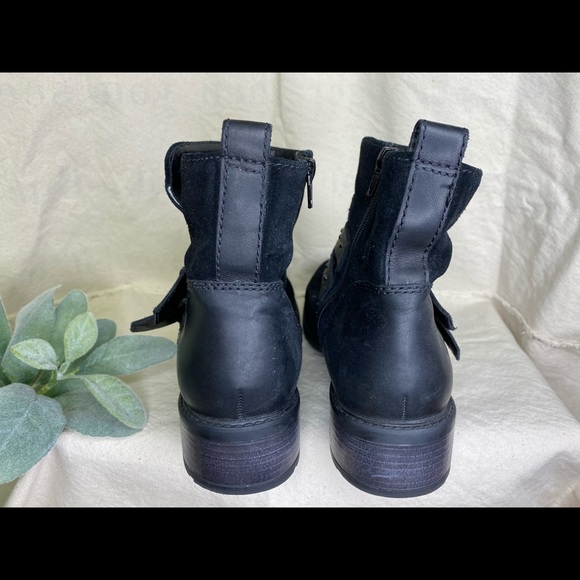 Clark’s booties - Picture 3 of 5